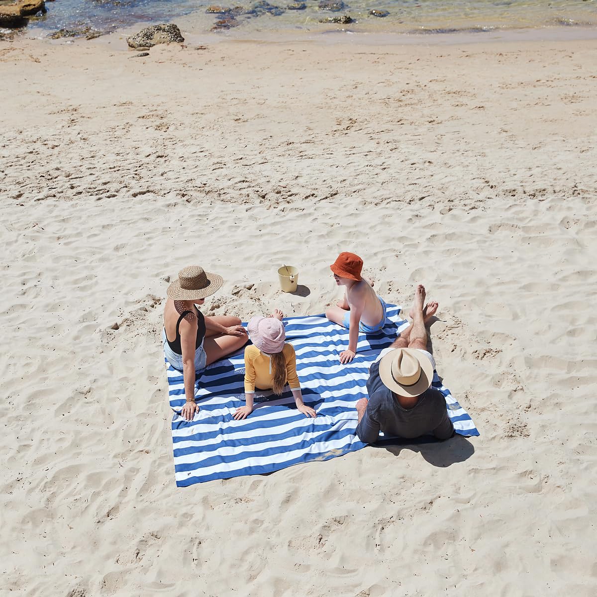 Dock & Bay Beach Towel - Quick Dry, Sand Free - Compact, Lightweight - 100% Recycled - includes Bag - Cabana - Bondi Blue - Extra Large (200x90cm, 78x35)