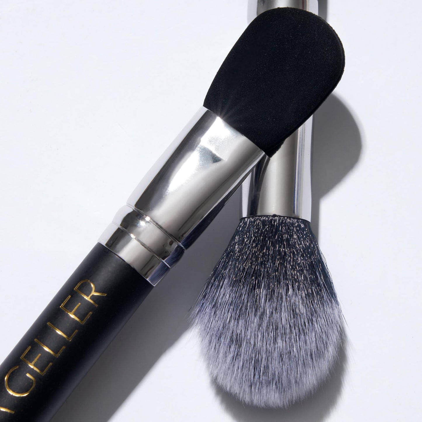 LAURA GELLER NEW YORK Retractable Airbrush Kabuki Brush for All Face Makeup & Foundation for Liquid, Cream and Powder Face Makeup With Aluminum Handle