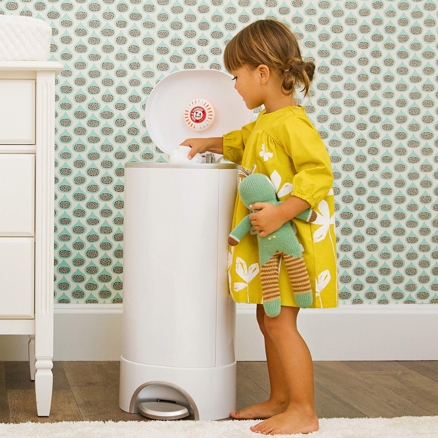 Munchkin® STEP™ Diaper Pail Powered by Arm & Hammer, #1 in Odor Control, Award-Winning, Includes 1 Snap, Seal & Toss™ Bag, 1 Starter Refill Ring, and 1 PUCK™ Baking Soda Cartridge