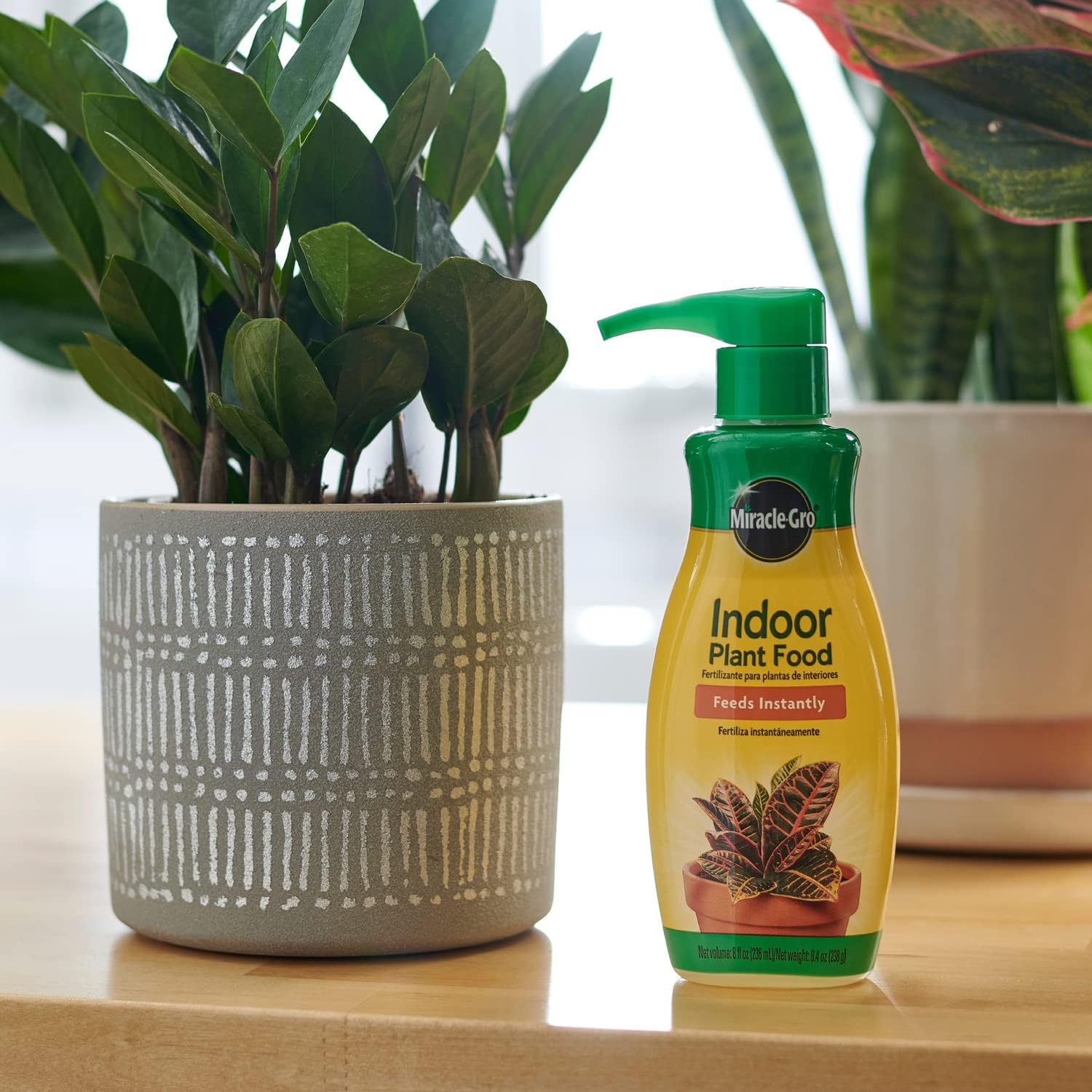Miracle-Gro Indoor Plant Food, Liquid Fertilizer for All Types of Plants In Small or Large Indoor Pots, 8 oz.