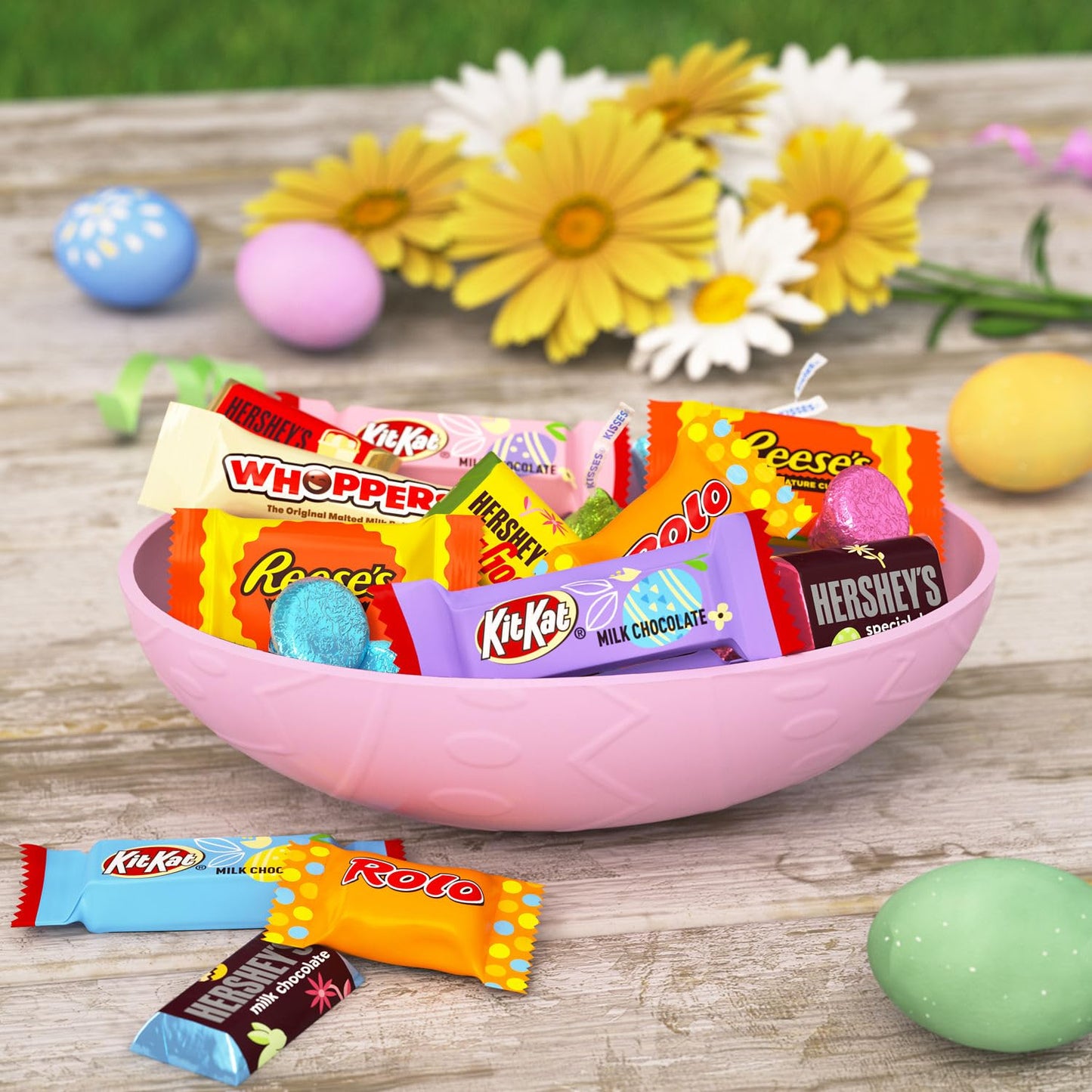 HERSHEY's Assorted Flavored, Easter Basket Easter Candy Variety Bag, 66.3 oz (270 Pieces)