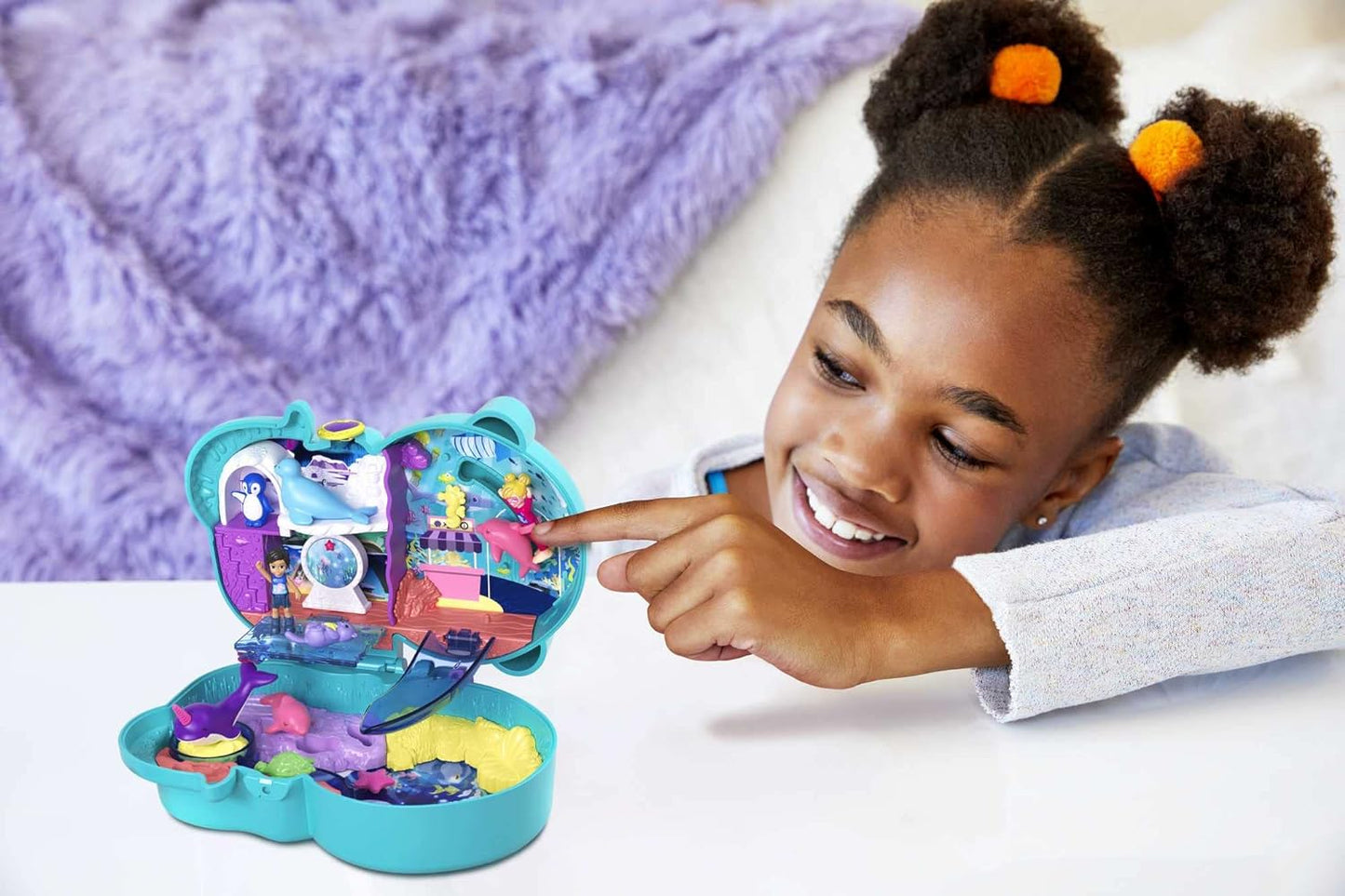 Polly Pocket Otter Aquarium Compact, Aquarium Theme with Micro Polly & Nicolas Dolls, 5 Reveals & 12 Accessories, Pop & Swap Feature, Great Gift for Ages 4 Years Old & Up (Amazon Exclusive)