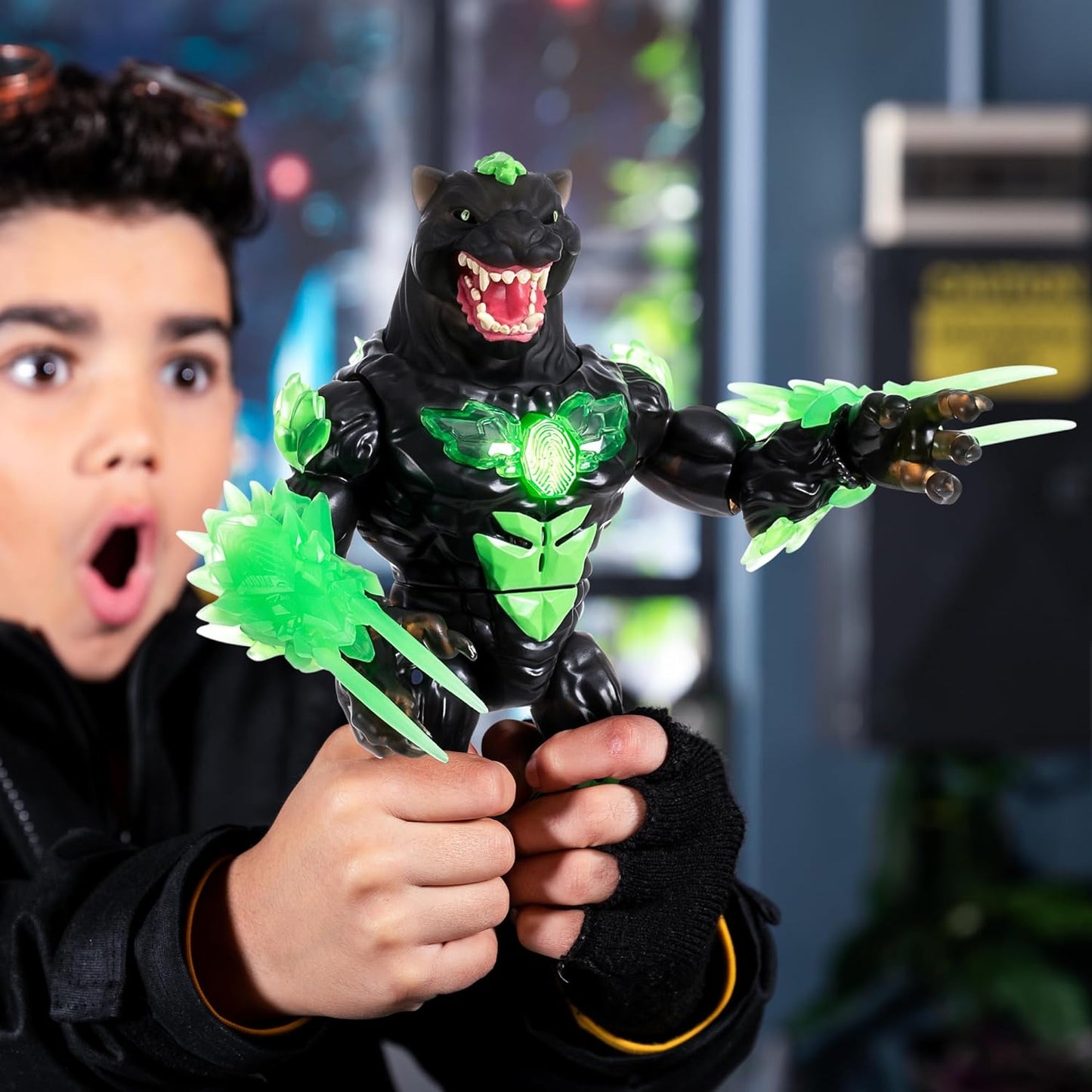 Beast Lab - Stealth Strike Big Cat Beast Creator. Add Ingredients & Follow Experiment's Steps to Create Your Beast! with Bio Mist & 80+ Lights, Sounds & Reactions - Style May Vary | Amazon Exclusive