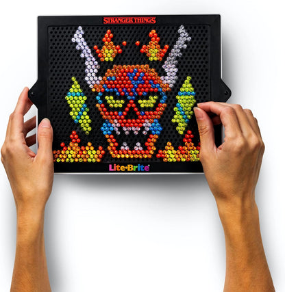 Lite-Brite Stranger Things Special Edition - Demogorgon Hunters - Amazon Exclusive - High-Definition Grid, 16 HD Templates, 900 Mini Pegs, Stickers, Branded Storage Pouch, Ages 14+