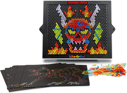 Lite-Brite Stranger Things Special Edition - Demogorgon Hunters - Amazon Exclusive - High-Definition Grid, 16 HD Templates, 900 Mini Pegs, Stickers, Branded Storage Pouch, Ages 14+